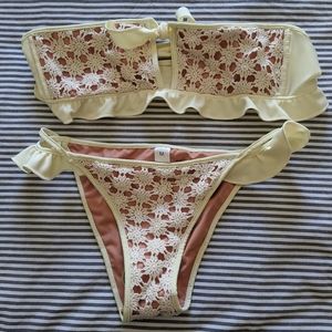 Crochet Ruffle Bandeau Bikinj